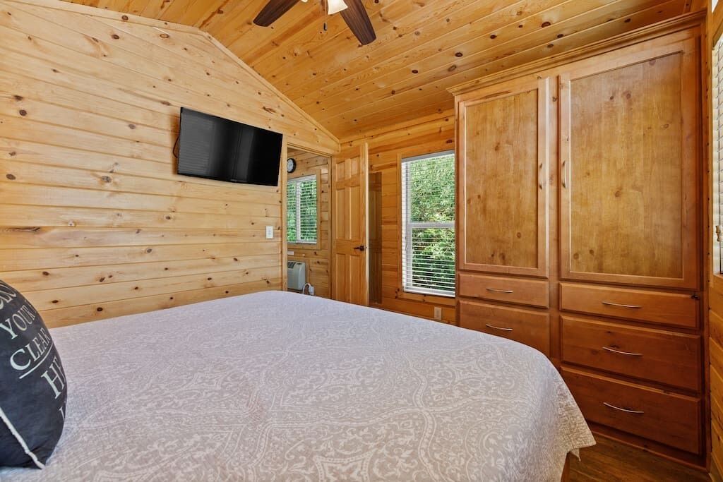 Photo of Bedroom in Kernville