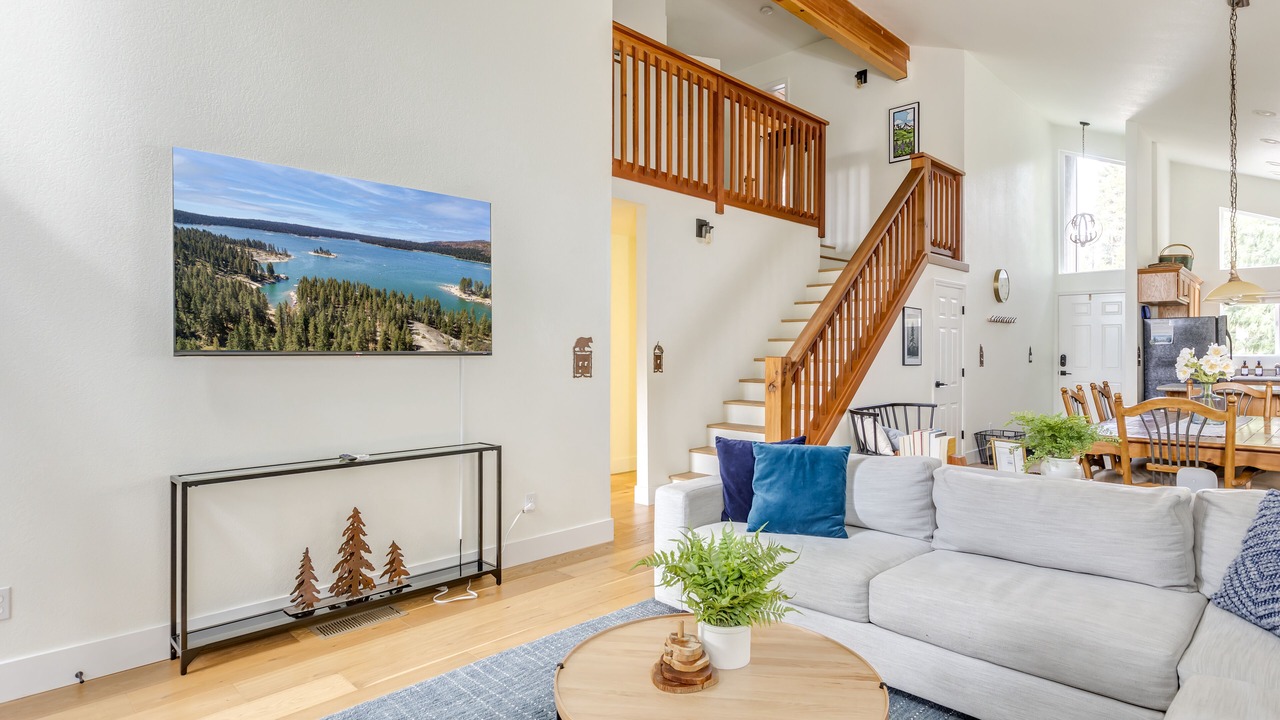 Photo of Livingroom in Shaver Lake