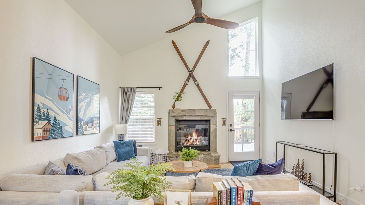 Photo of Livingroom in Shaver Lake