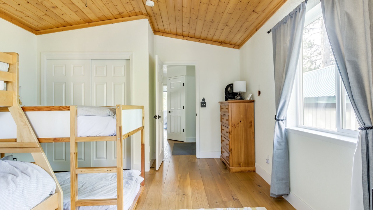 Photo of Bedroom in Shaver Lake