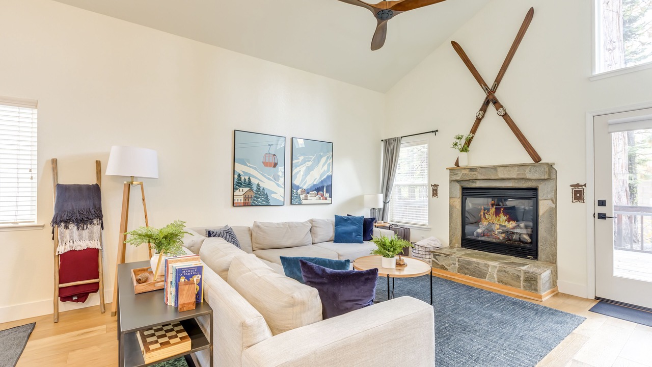 Photo of Livingroom in Shaver Lake