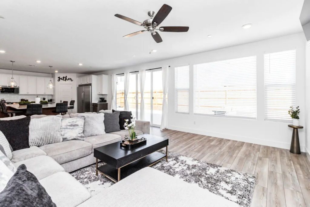 Photo of Livingroom in Roosevelt