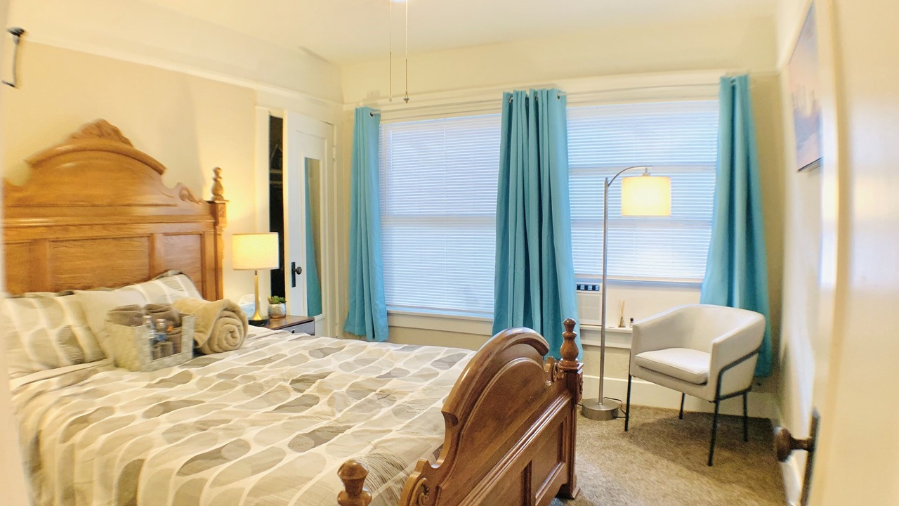 Photo of Bedroom in Oleander - Sunset