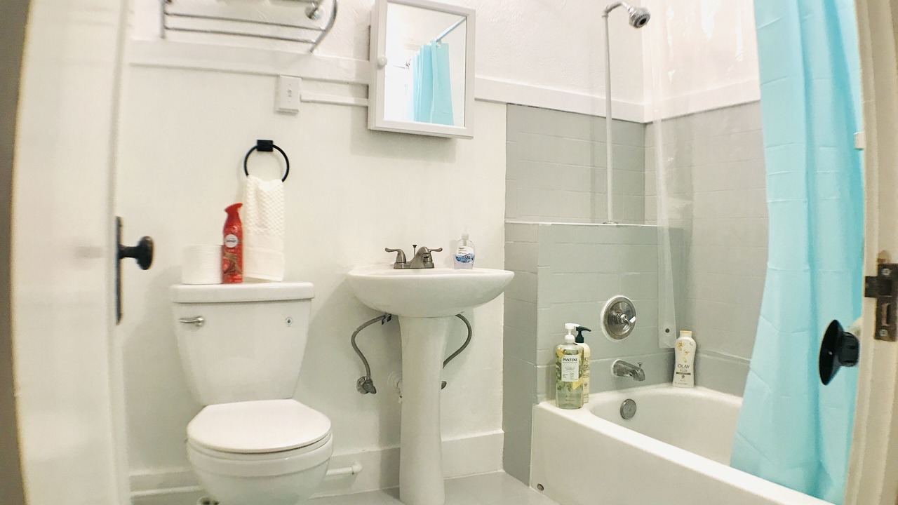 Photo of Bathroom in Oleander - Sunset