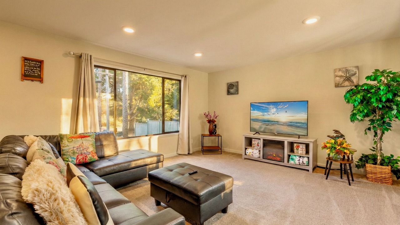 Photo of Livingroom in Moss Beach