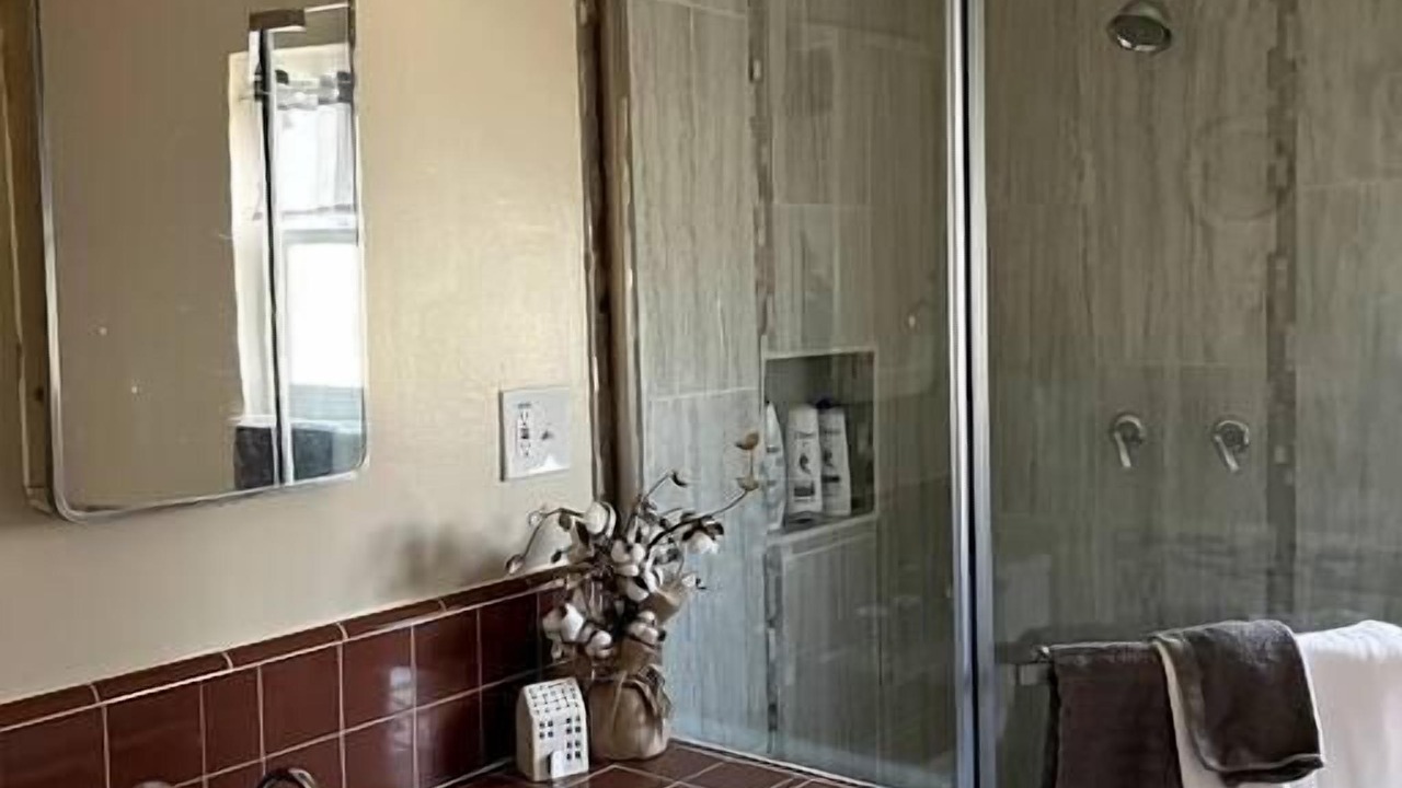 Photo of Bathroom in Hanford