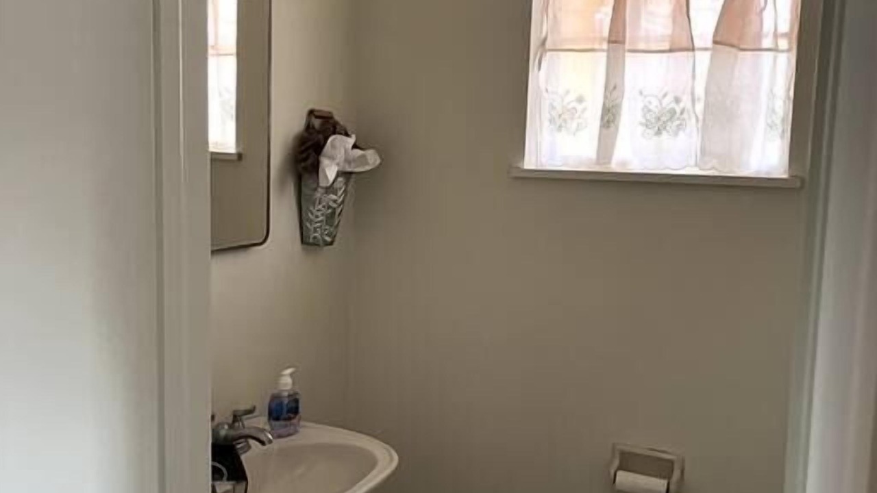Photo of Bathroom in Hanford