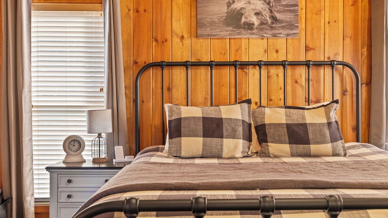 Photo of Bedroom in Mi-Wuk Village