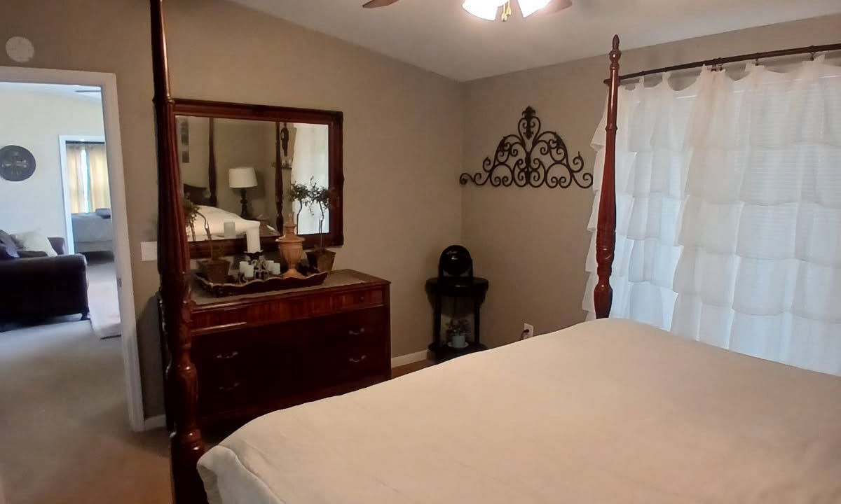 Photo of Bedroom in Olancha