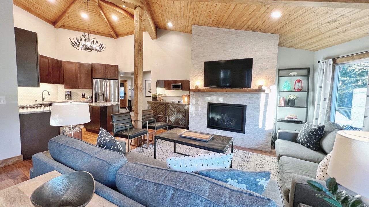 Photo of Livingroom in Echo Lake