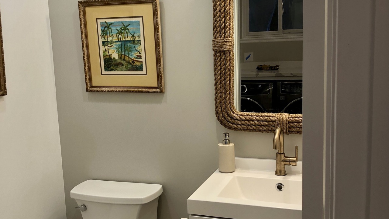 Photo of Bathroom in Alta Mesa