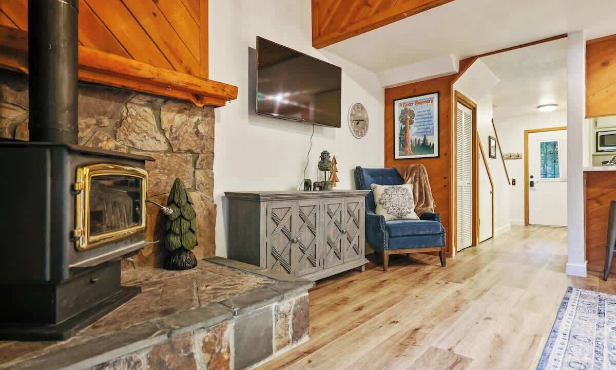 Photo of Livingroom in Shaver Lake