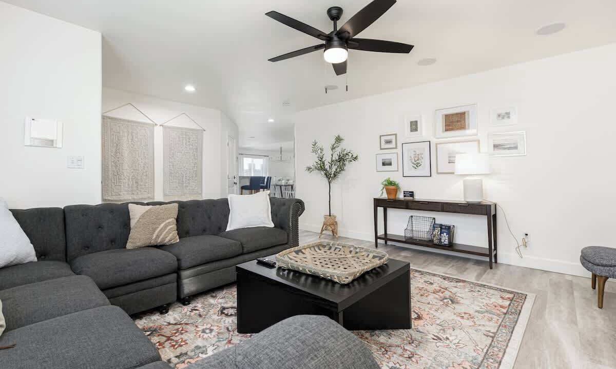 Photo of Livingroom in Tulare