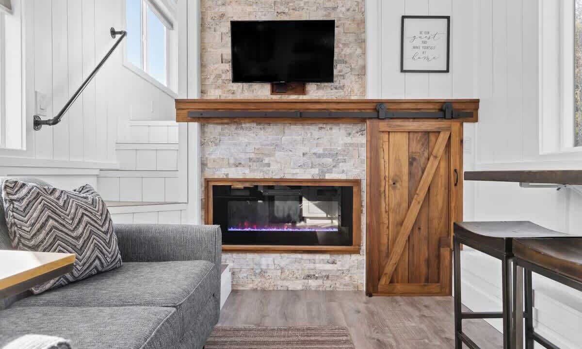 Photo of Livingroom in Lindsay