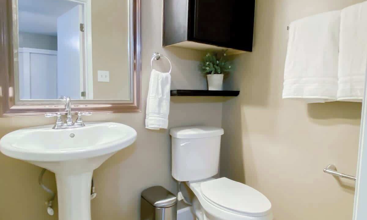 Photo of Bathroom in Raisin