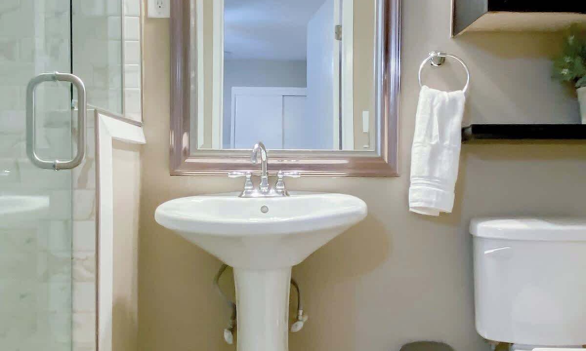 Photo of Bathroom in Raisin