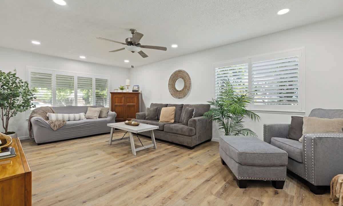Photo of Livingroom in Hanford