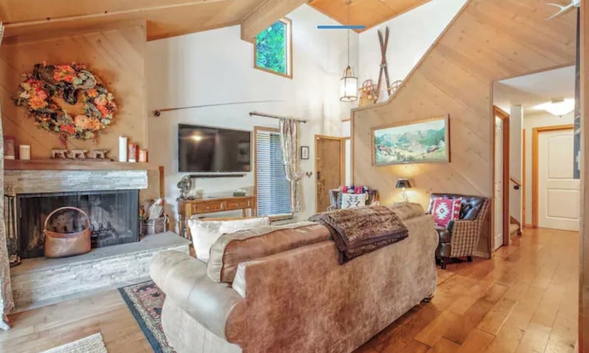 Photo of Livingroom in Shaver Lake