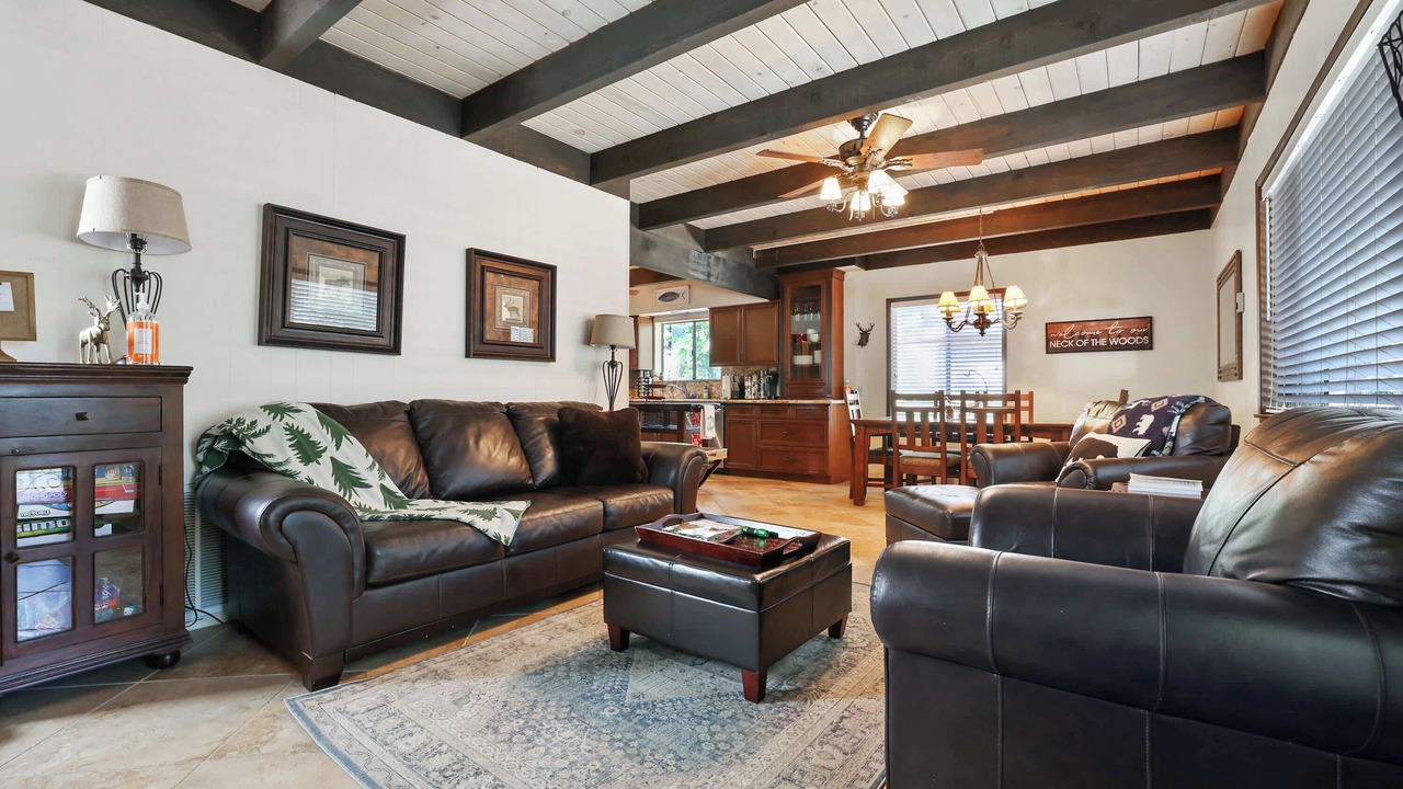 Photo of Livingroom in Sierra Cedars