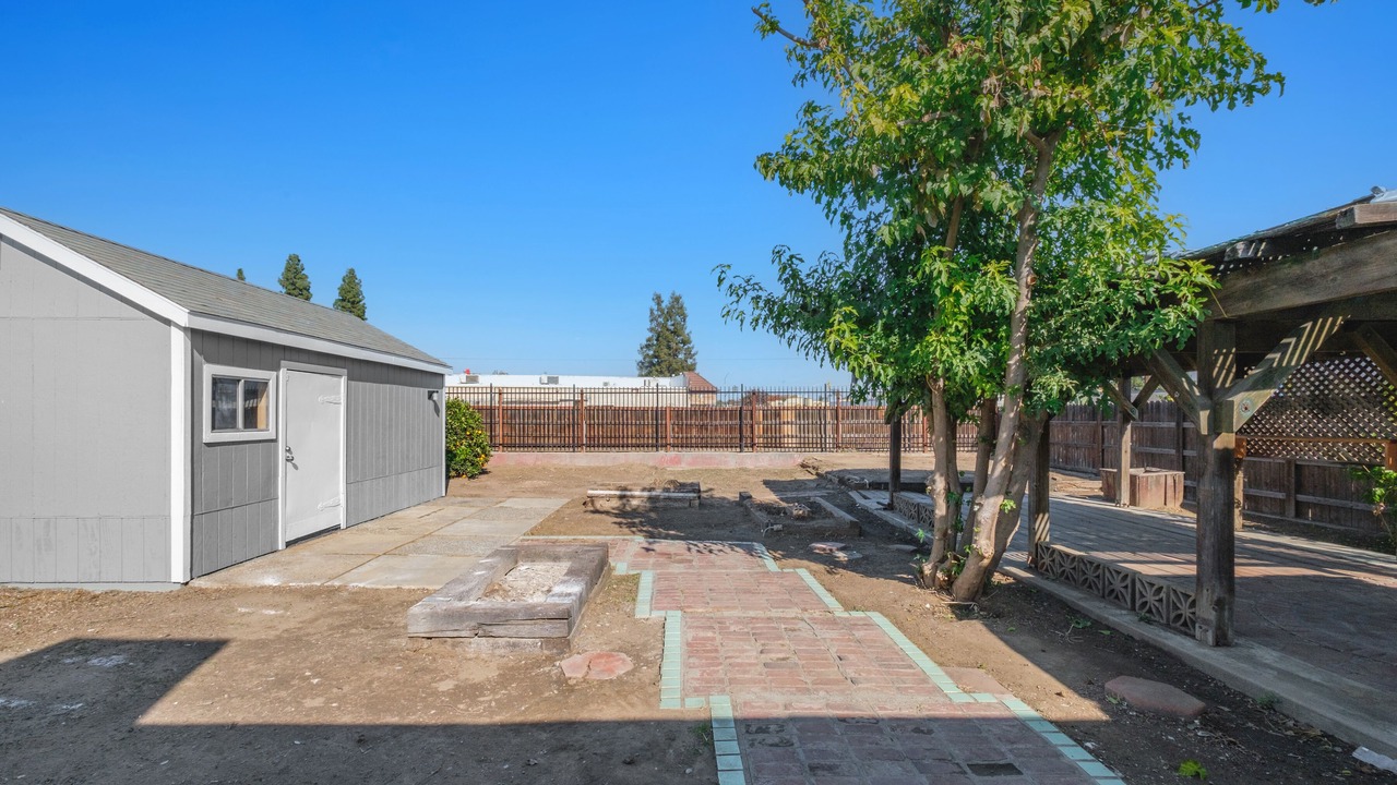Photo of Outdoor in Raisin