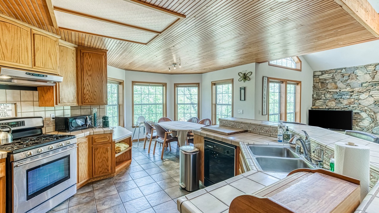 Photo of Kitchen in Cascadel Woods