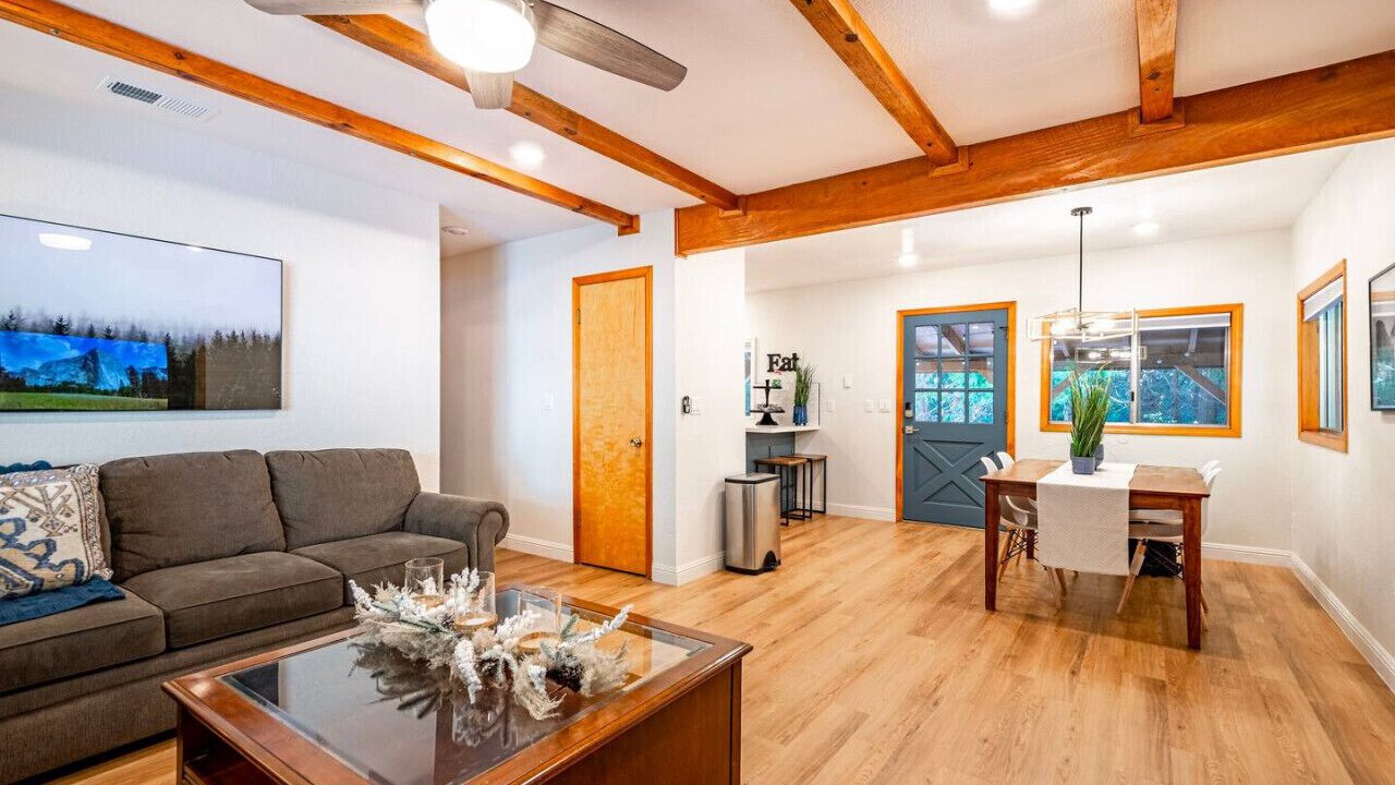 Photo of Livingroom in Sugar Pine