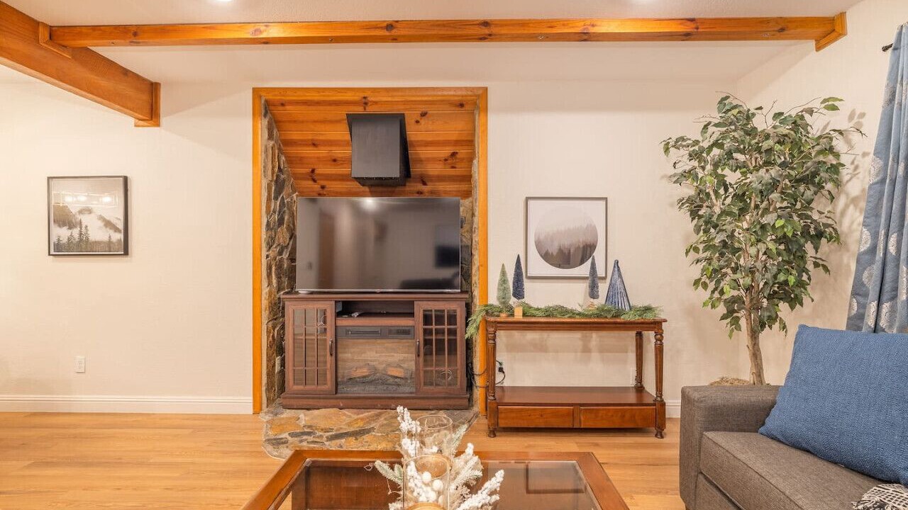 Photo of Livingroom in Sugar Pine