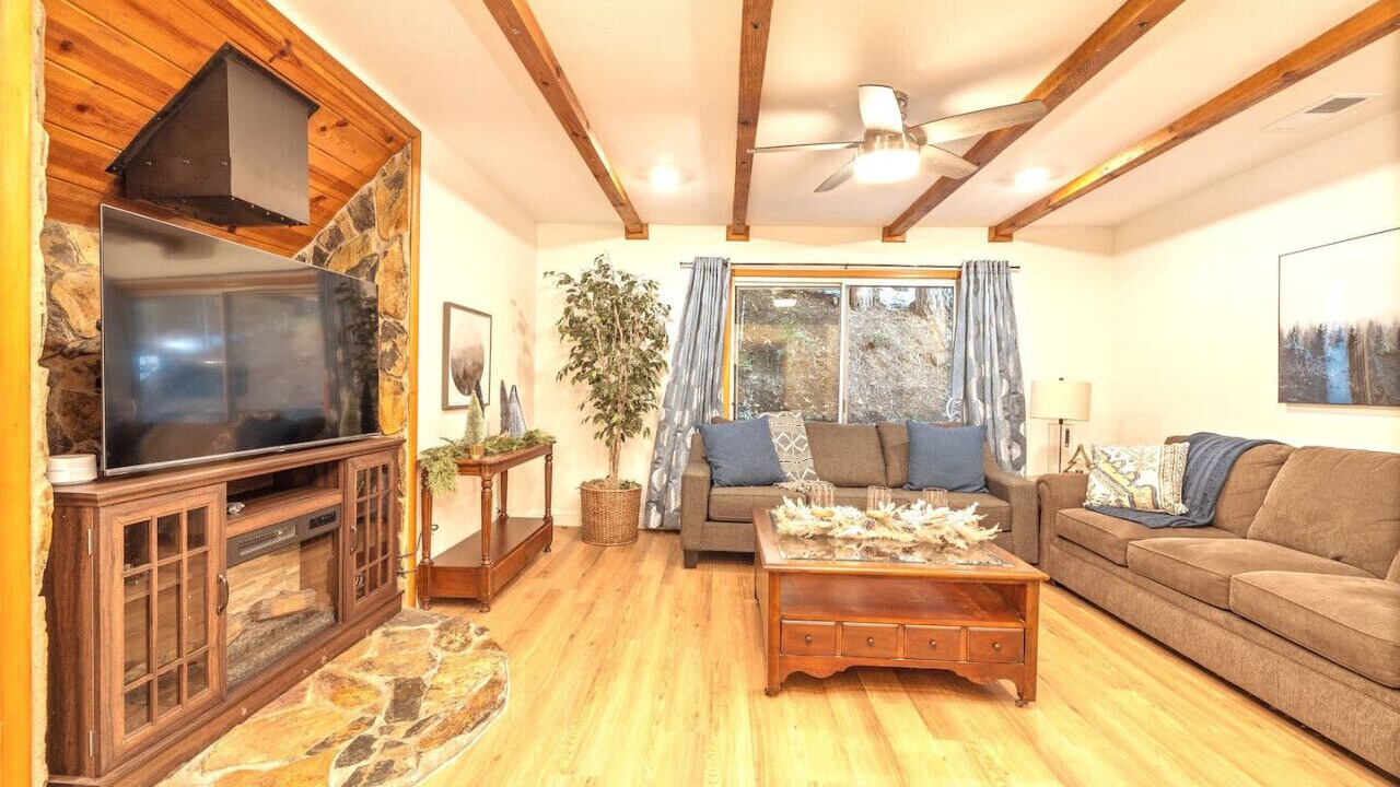 Photo of Livingroom in Sugar Pine