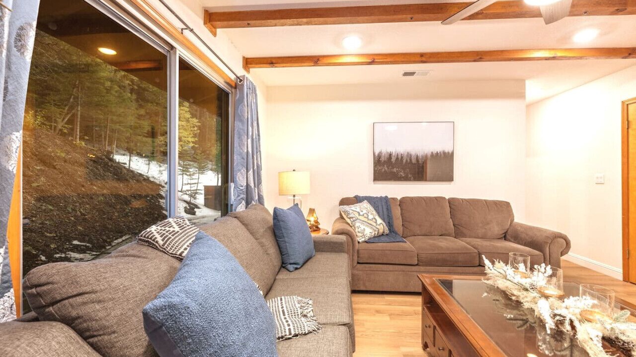 Photo of Livingroom in Sugar Pine