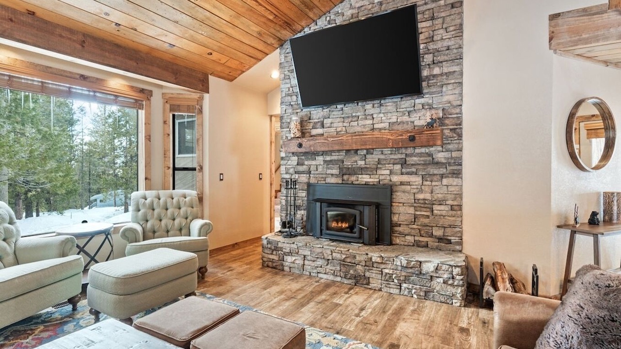 Photo of Livingroom in Shaver Lake
