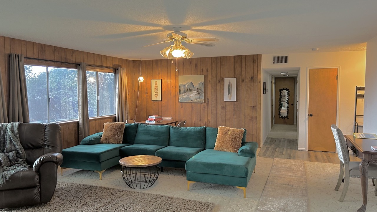 Photo of Livingroom in Yosemite Forks