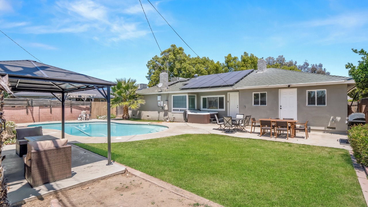 Photo of Outdoor in Raisin