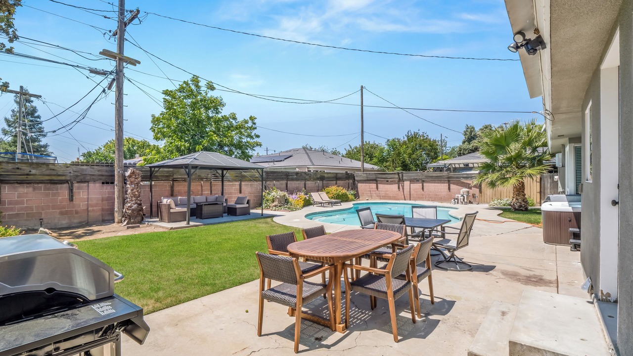 Photo of Outdoor in Raisin