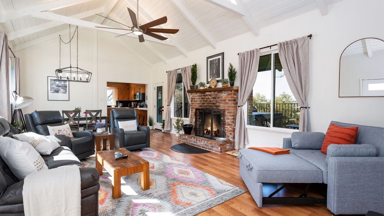 Photo of Livingroom in Yosemite Forks