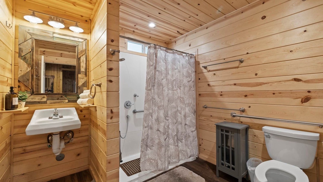 Photo of Bathroom in Strawberry