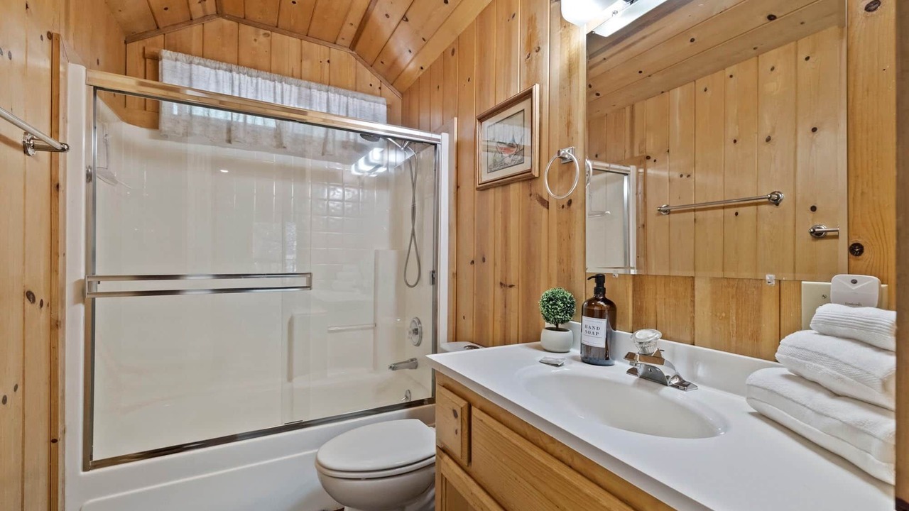 Photo of Bathroom in Strawberry