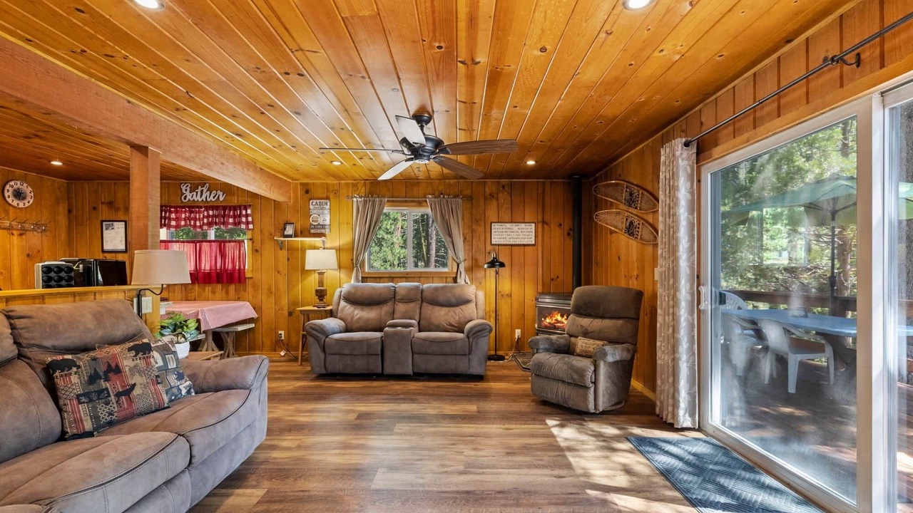 Photo of Livingroom in Strawberry