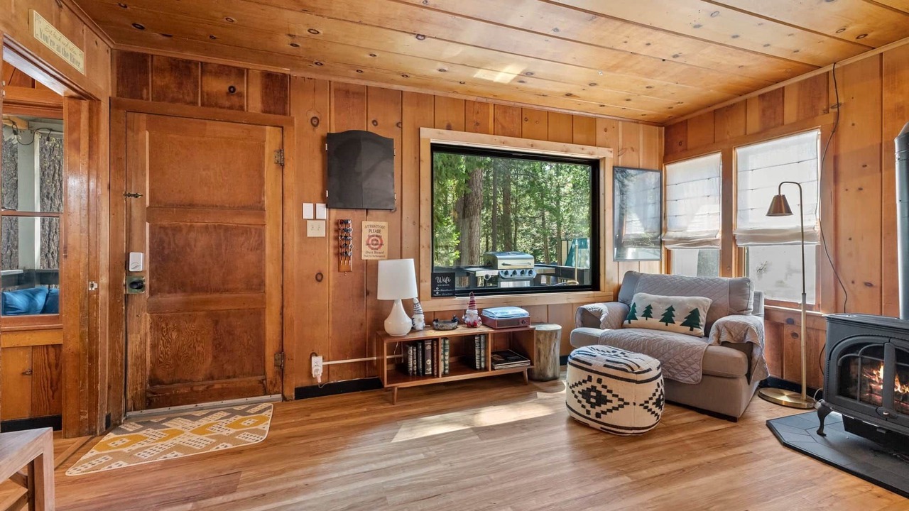 Photo of Livingroom in Strawberry