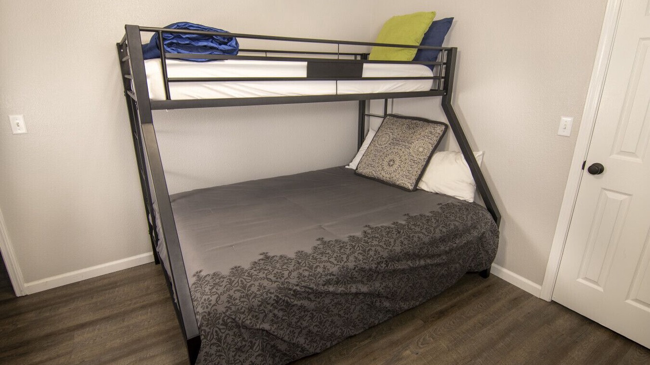 Photo of Bedroom in Yosemite Lakes