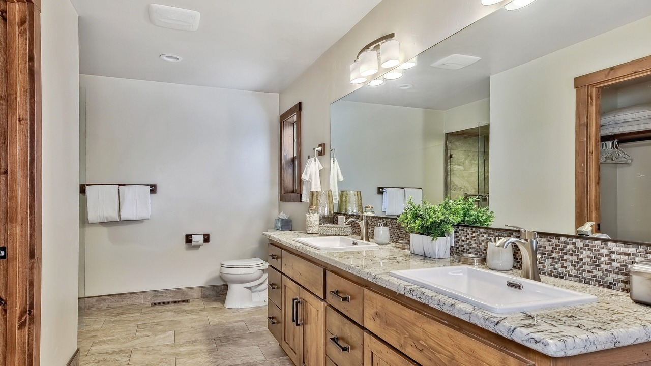 Photo of Bathroom in Round Hill Village