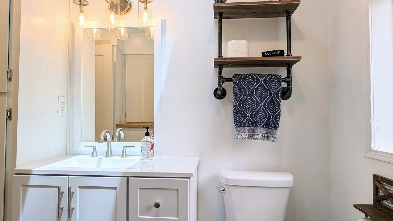 Photo of Bathroom in Groveland