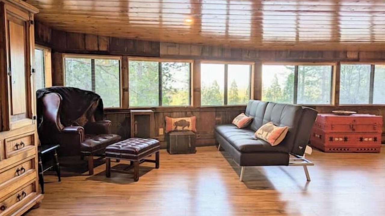 Photo of Bedroom in Groveland