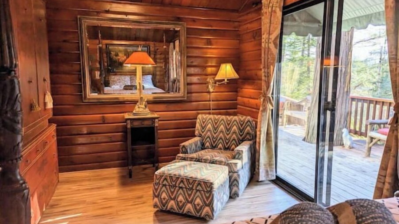 Photo of Bedroom in Groveland