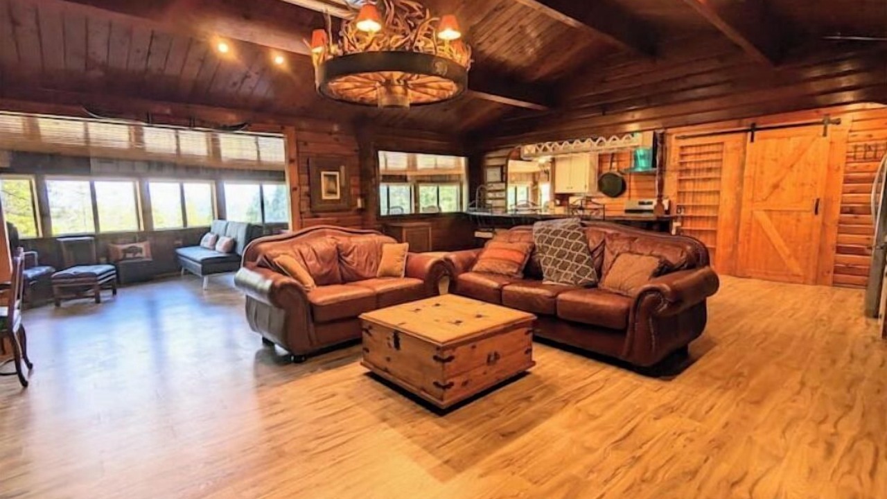 Photo of Bedroom in Groveland