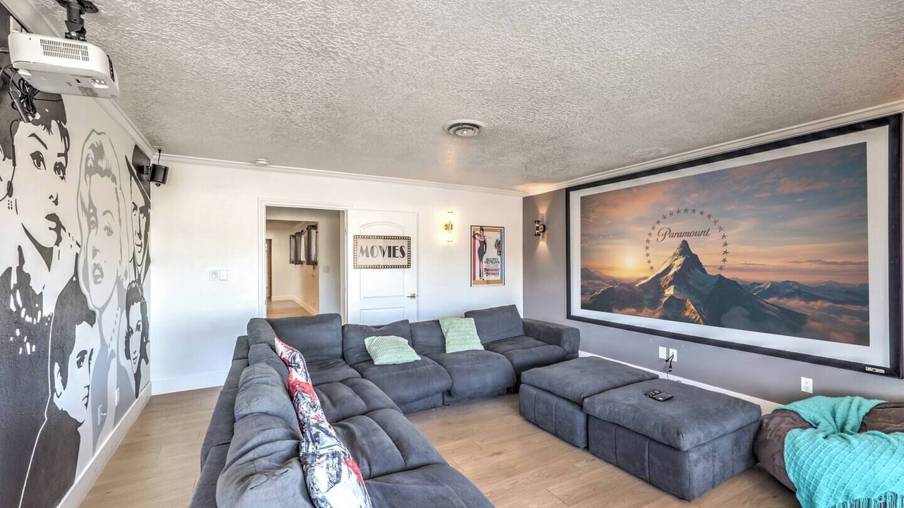 Photo of Livingroom in Royal Crest Rancheros