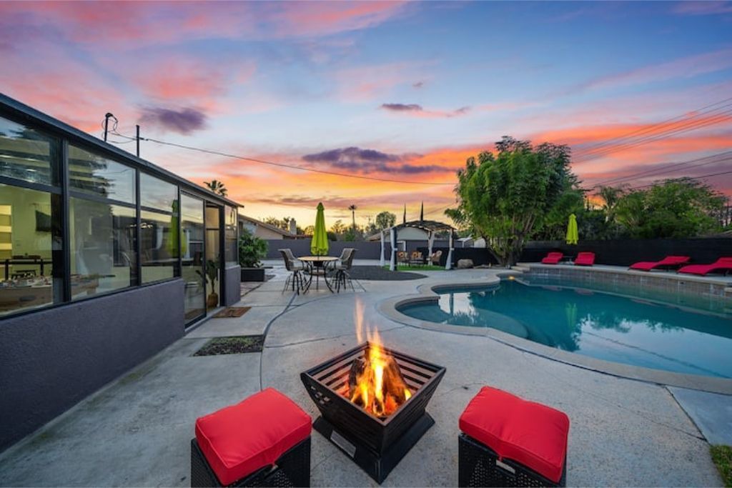 Photo of Outdoor in Canoga Park