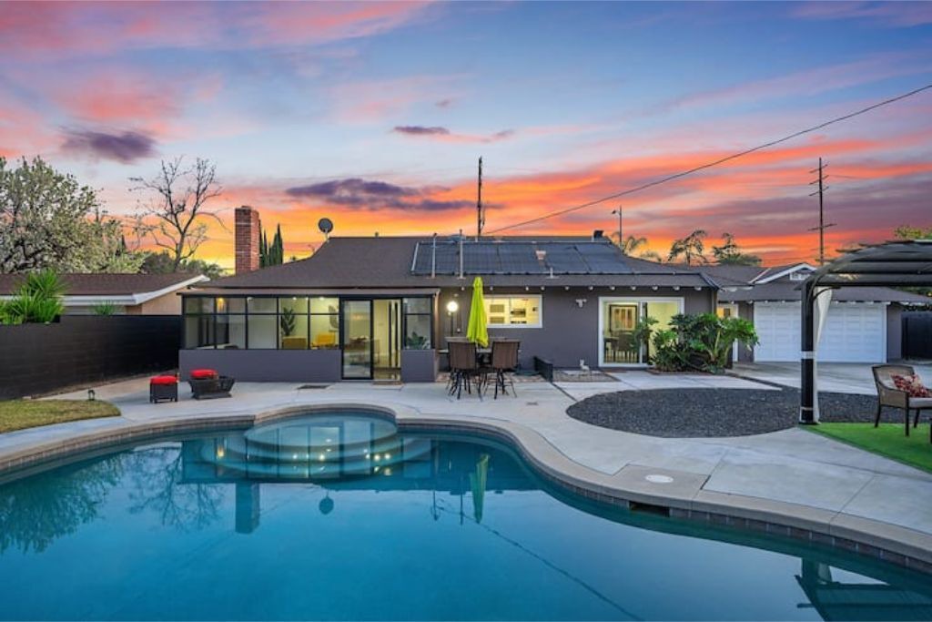 Photo of Outdoor in Canoga Park