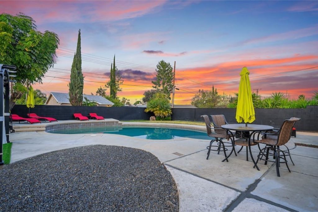 Photo of Outdoor in Canoga Park