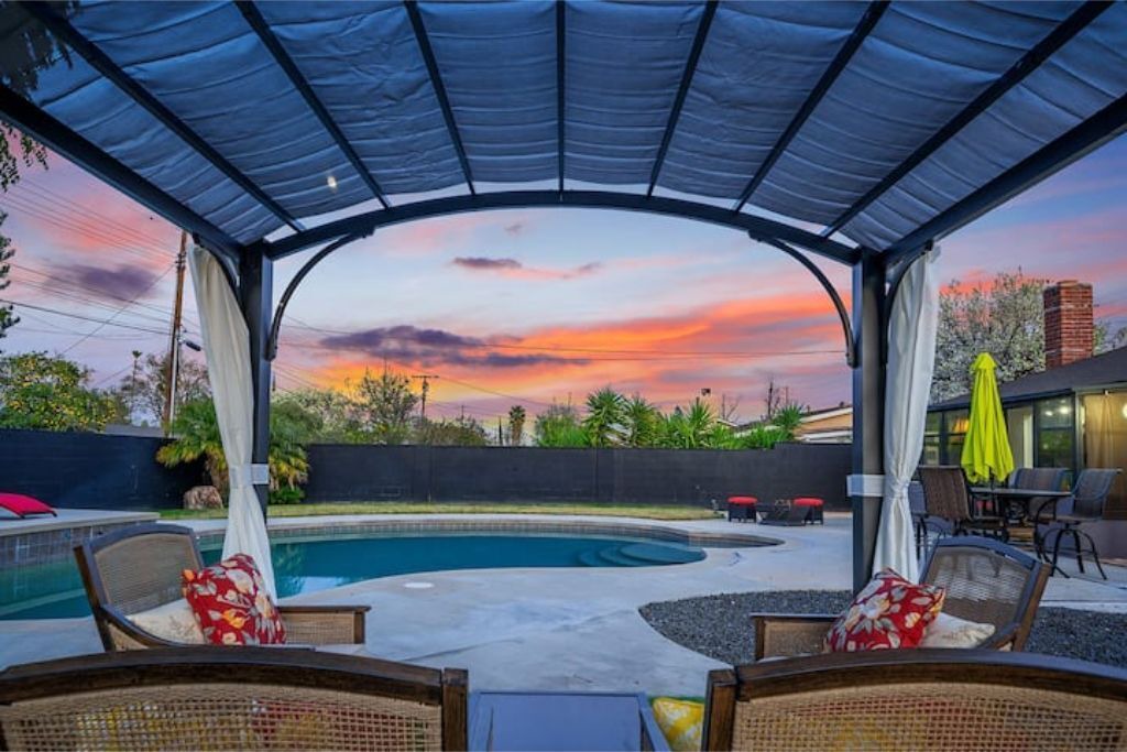 Photo of Outdoor in Canoga Park