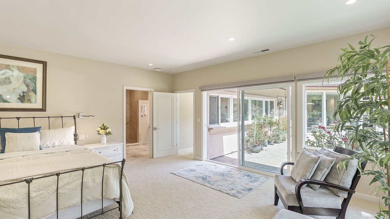 Photo of Livingroom in Del Monte Forest
